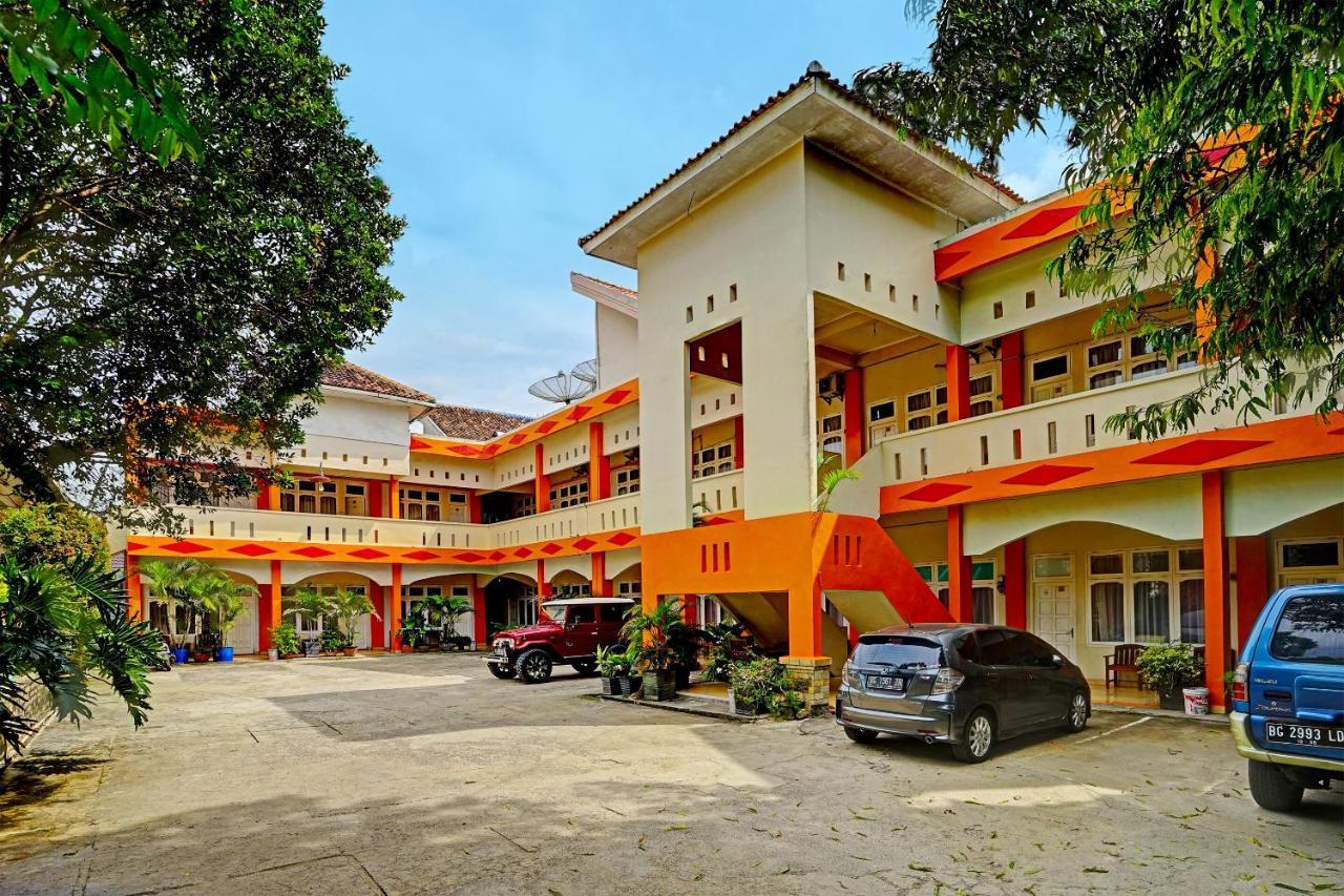 Oyo Life 91984 Taufik Kost Syariah Hotel Perabumulih Exterior photo