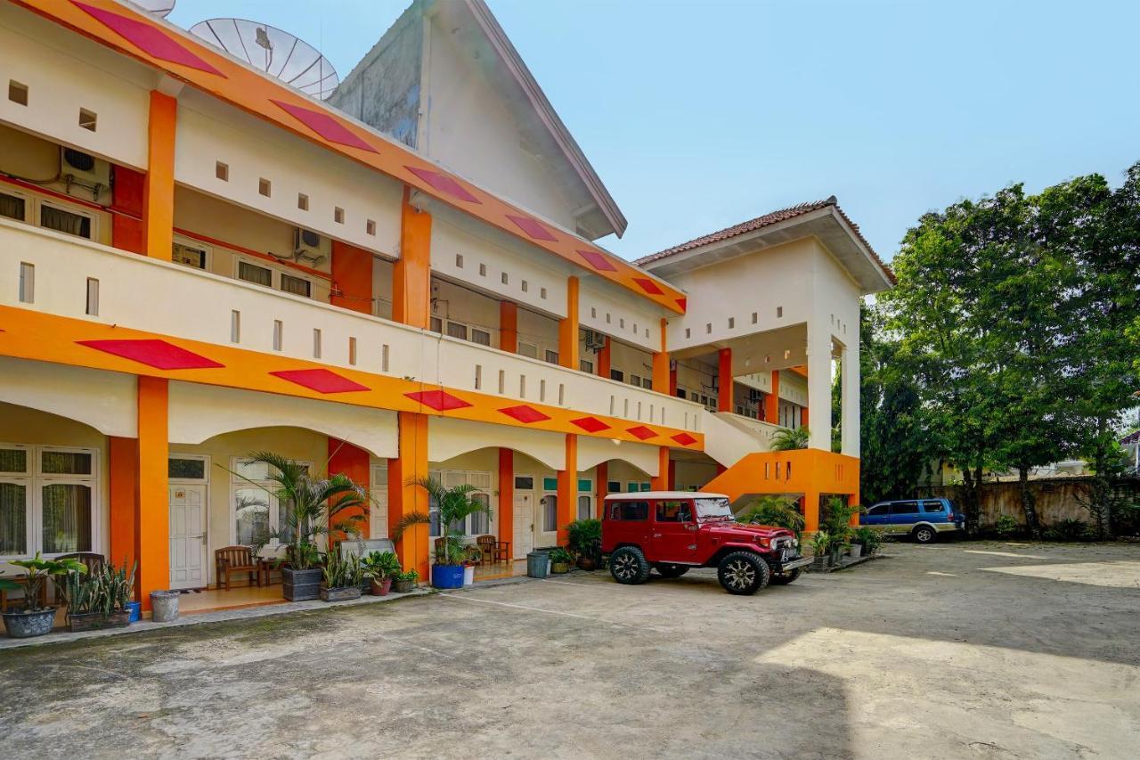 Oyo Life 91984 Taufik Kost Syariah Hotel Perabumulih Exterior photo